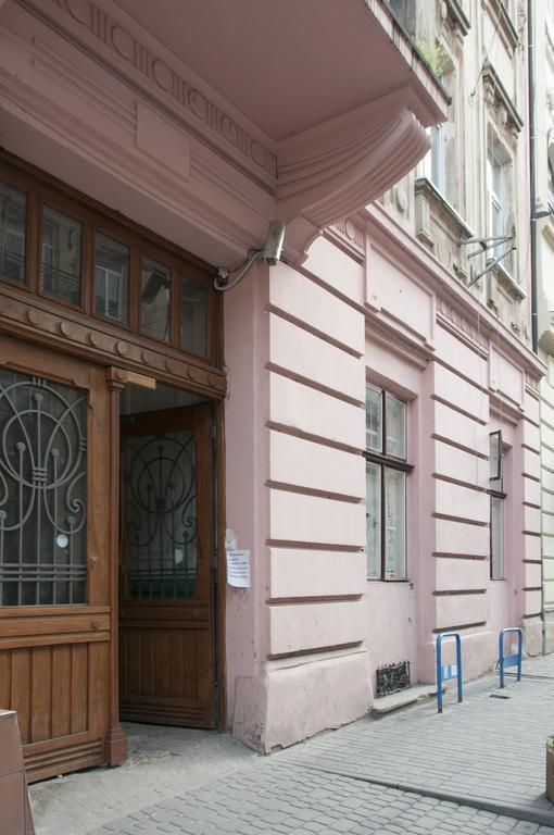 Shelter Apartment Lviv Exterior photo